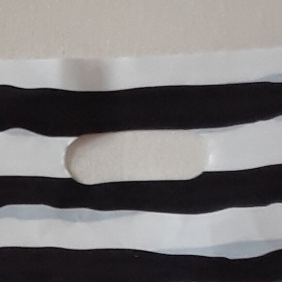 Black & White Plastic Gift Bags  NEW  (170) - Picture 5 of 7